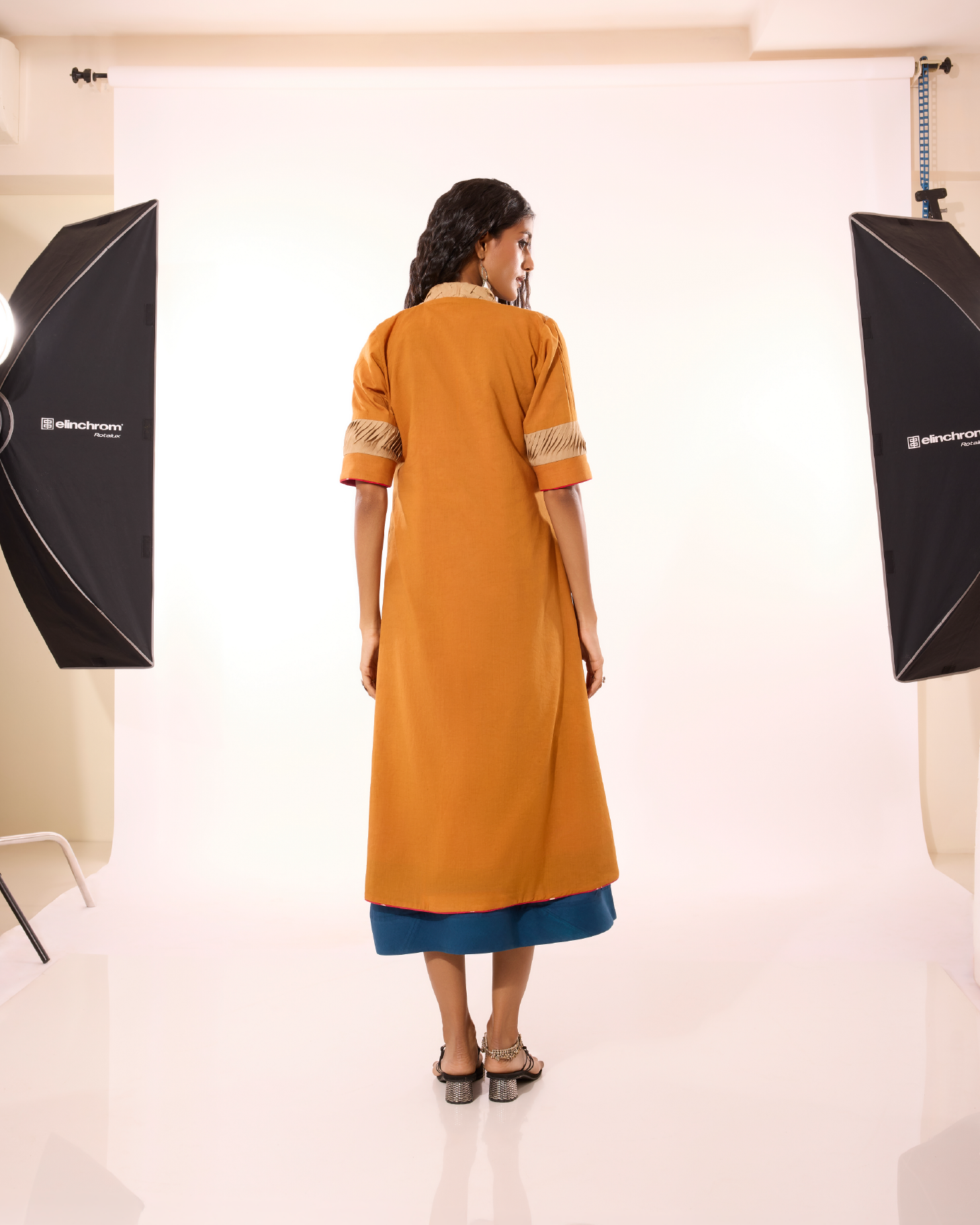 Kuvalai Reversible Sungudi Smocked Lapel Jacket