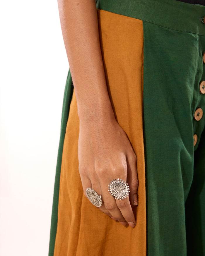 Vaagai Color Block Pleated Pants